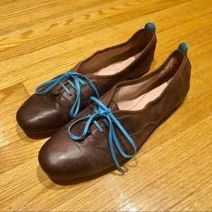 Miss Dot Italia brown leather flats